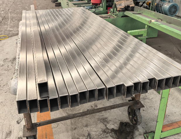 伊犁方管 矩形管 无缝方管生产厂家